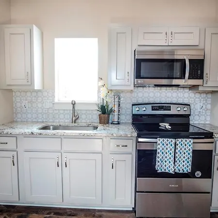 Beautiful Guest House On New Built Home Near Downtown